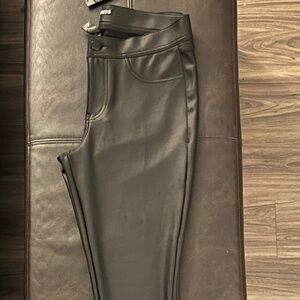 EXPRESS/Size 8/Black leggings